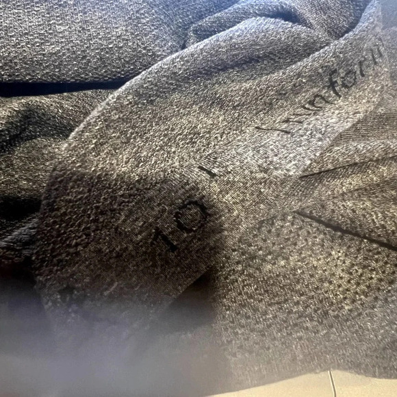 Lululemon Swiftly Tech Racerback Tank‎ Top Charcoal Gray Size 10 - Picture 4 of 4